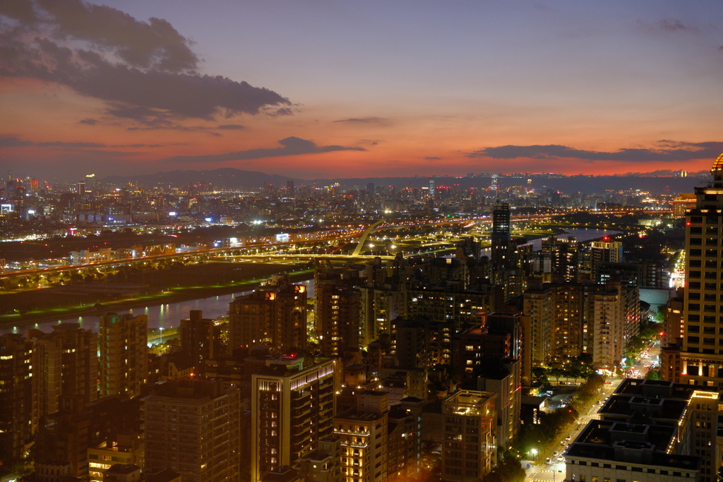 台北は陽暮れて