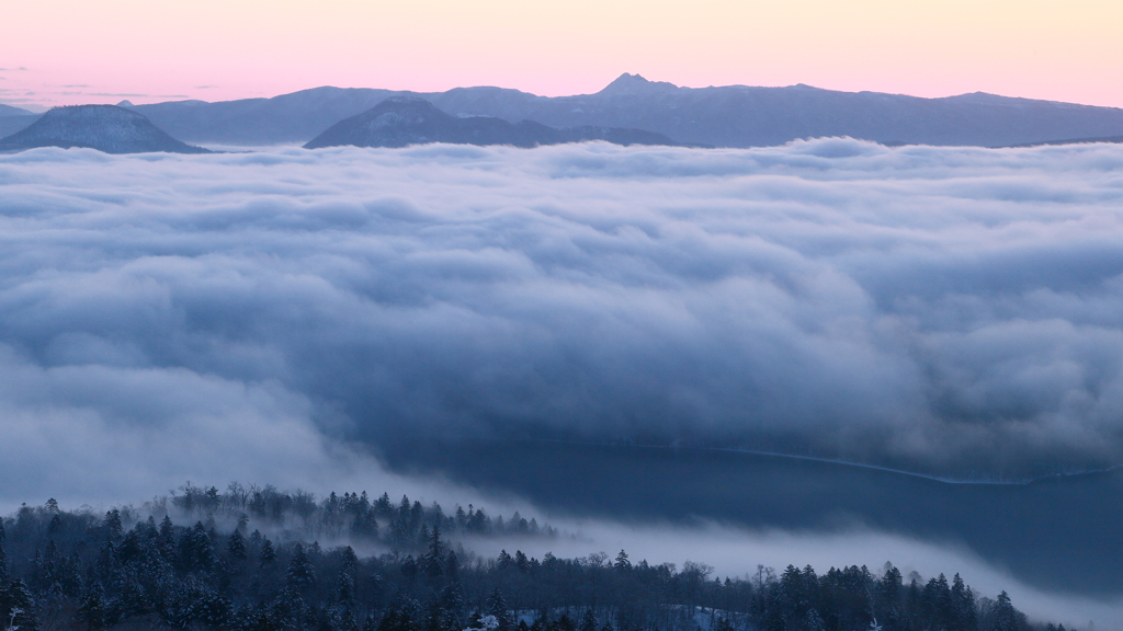 Flow of the sea of clouds