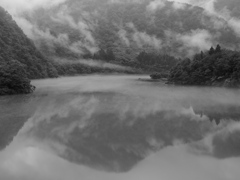 神域の川面