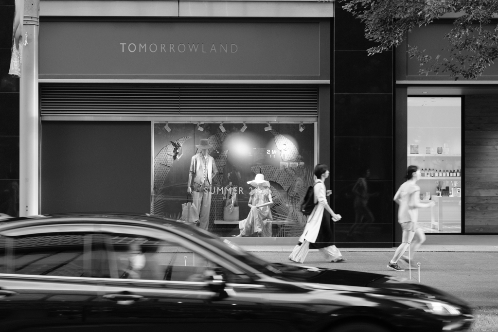 two women, two mannequins and a car