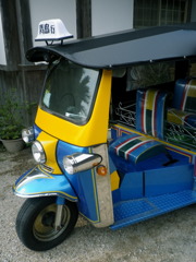 tuk tuk blue at 青島