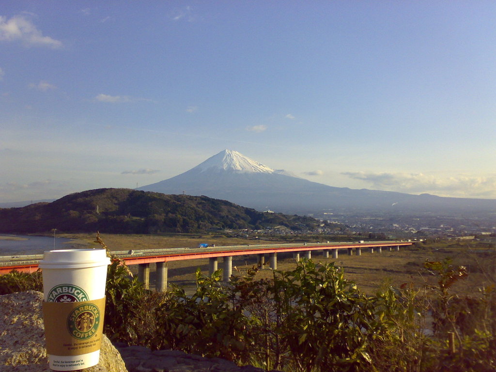 スターバックスと富士山2