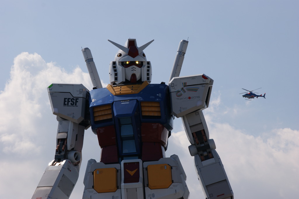巨大ロボット発見！