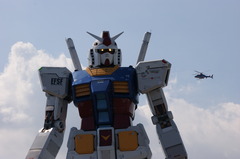巨大ロボット発見！
