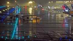 Departure　雨の滑走路