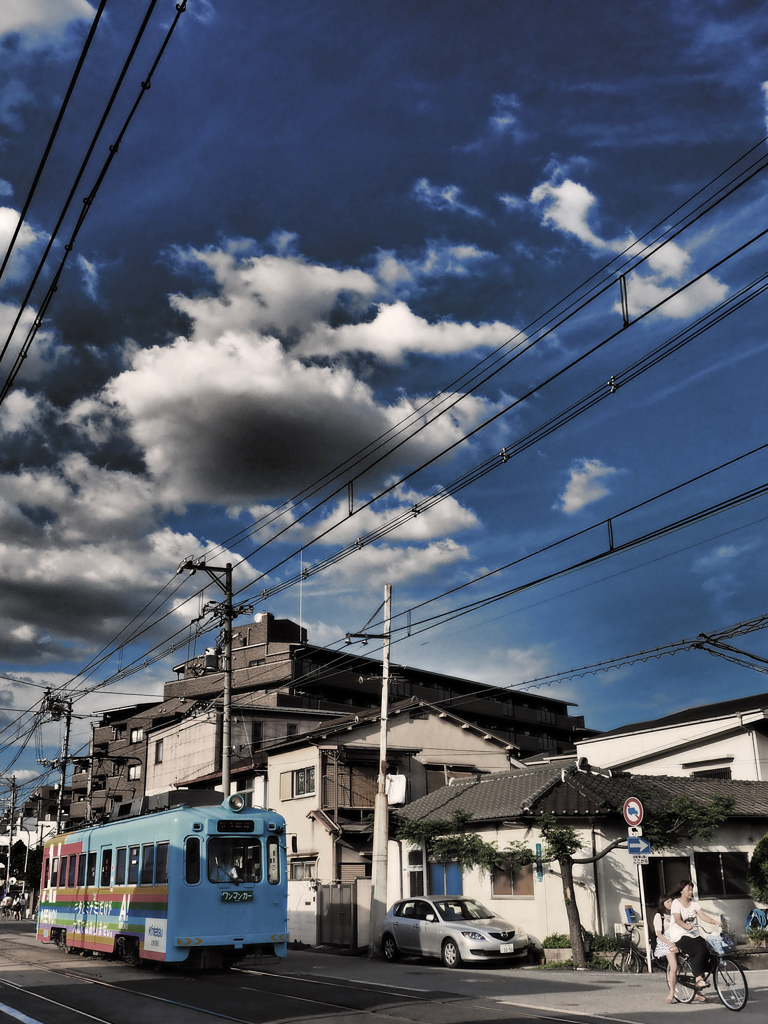 チンチン電車走る街