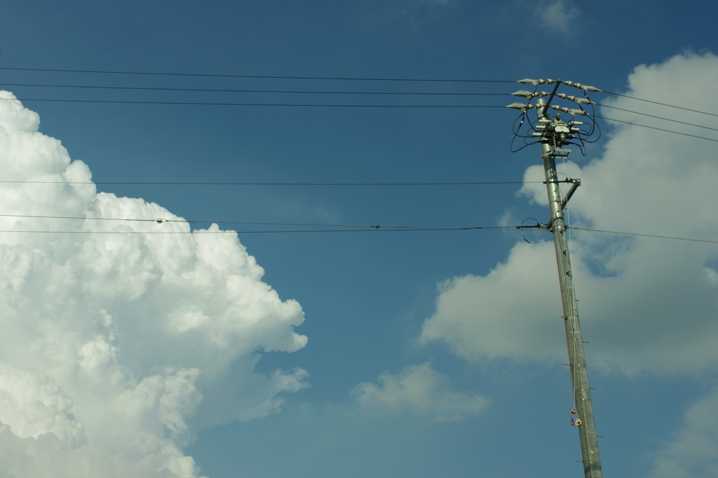 電柱と雲