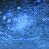 青い水