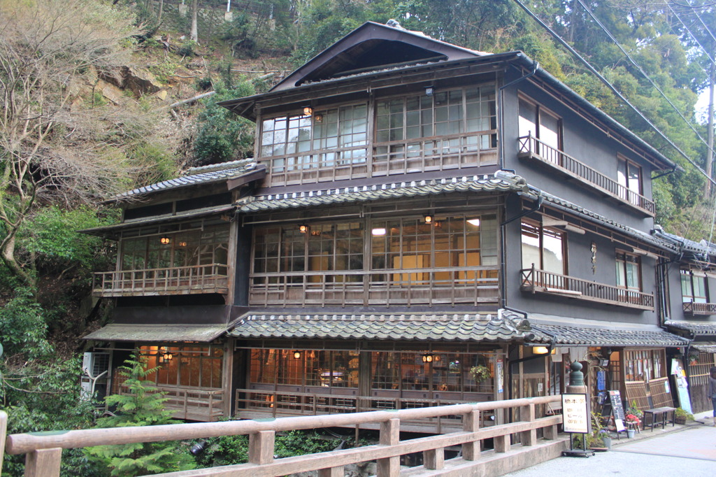 由緒ありそうな建物