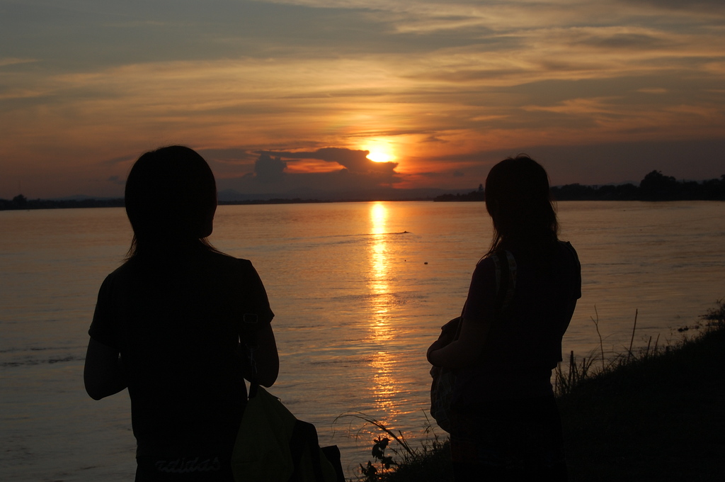 メコン川の沈みゆく夕日