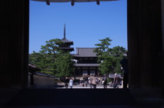 南大門より望む