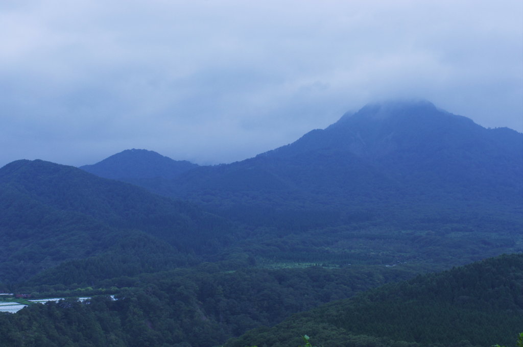 暗雲の大山方面