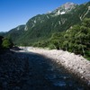 横尾大橋から前穂高岳を望む