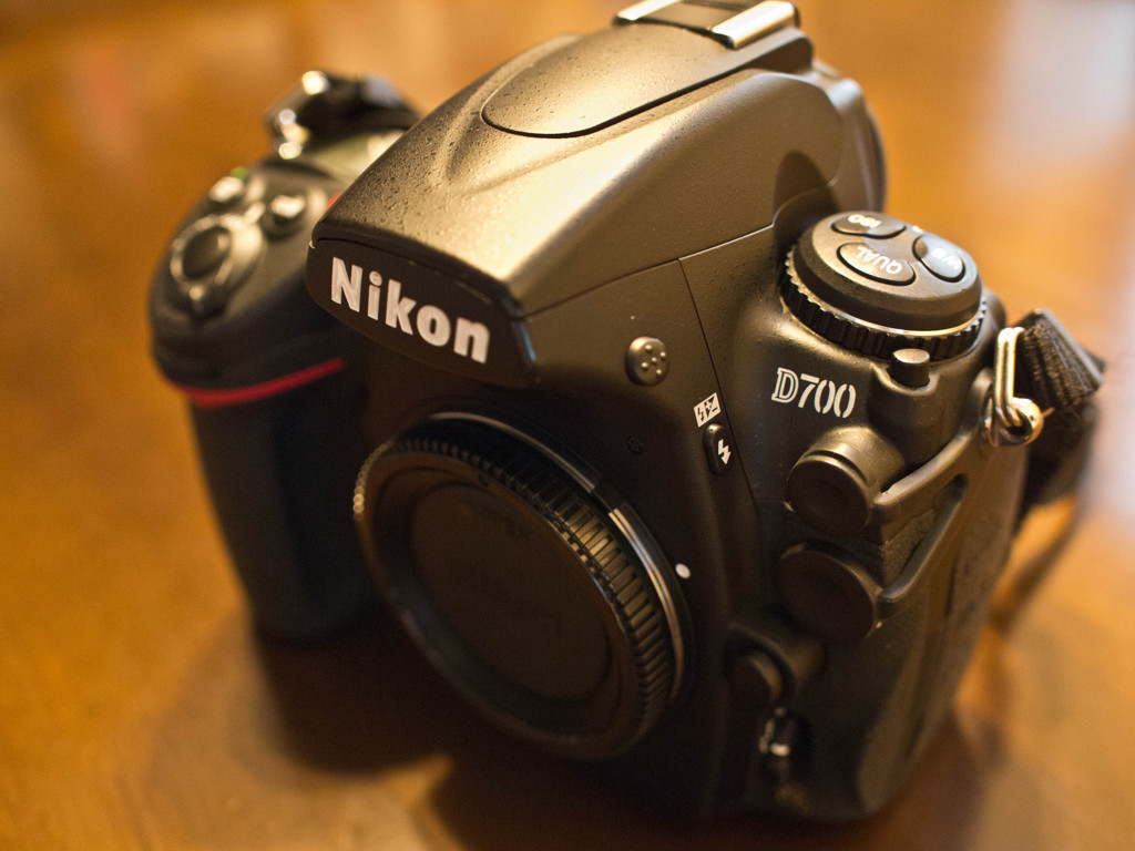 D700