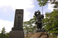 神武天皇像