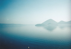朝靄の洞爺湖