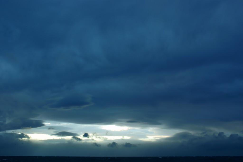 雲の彼方に