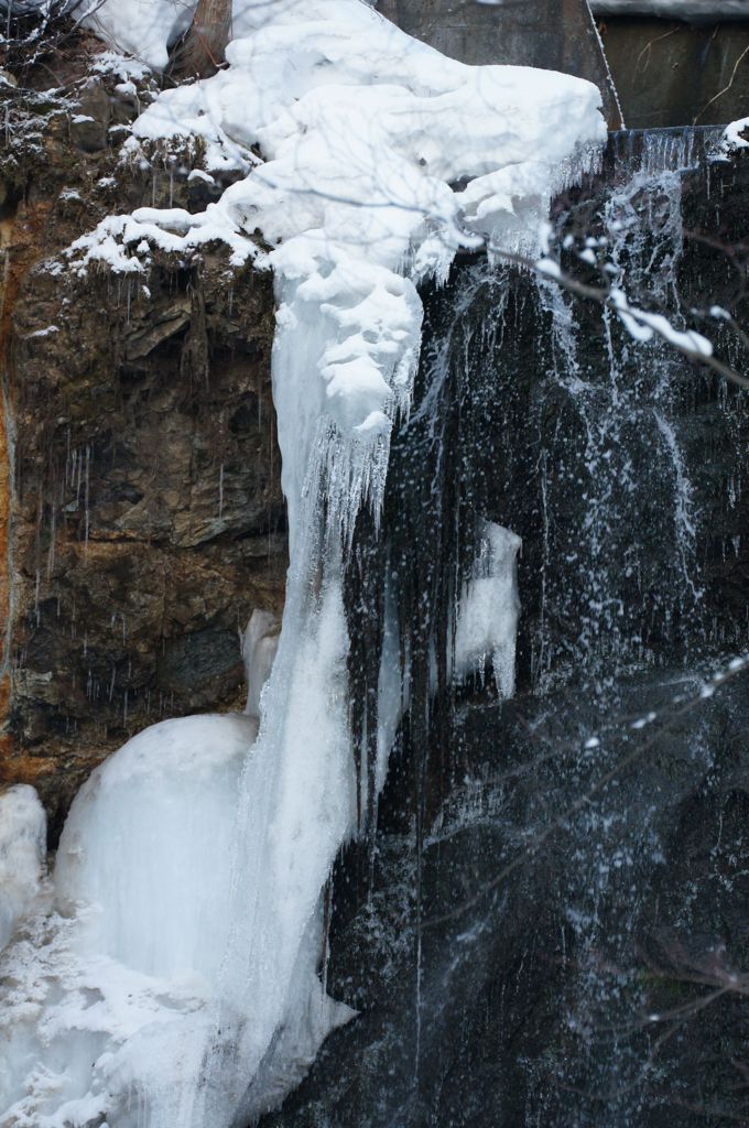 雪と氷の滝