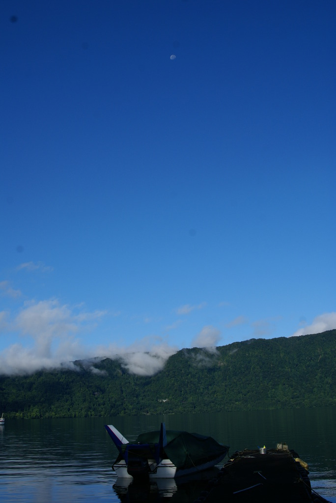 秋田十和田湖と月