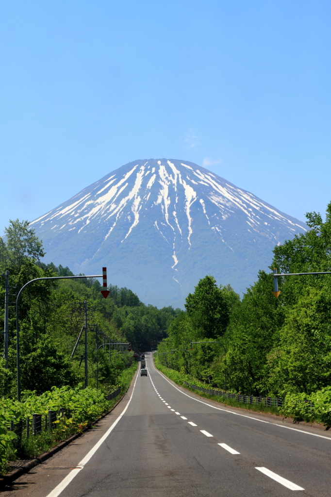 Road to the mountain