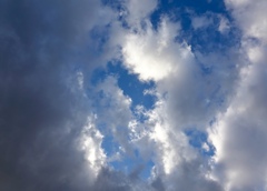 黒い雲が後ずさりした瞬間