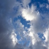 黒い雲が後ずさりした瞬間