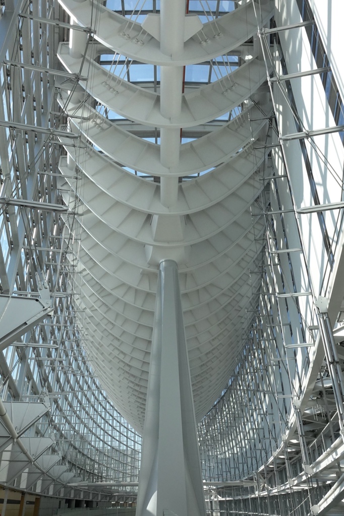 ハレの日の東京国際フォーラム 2。