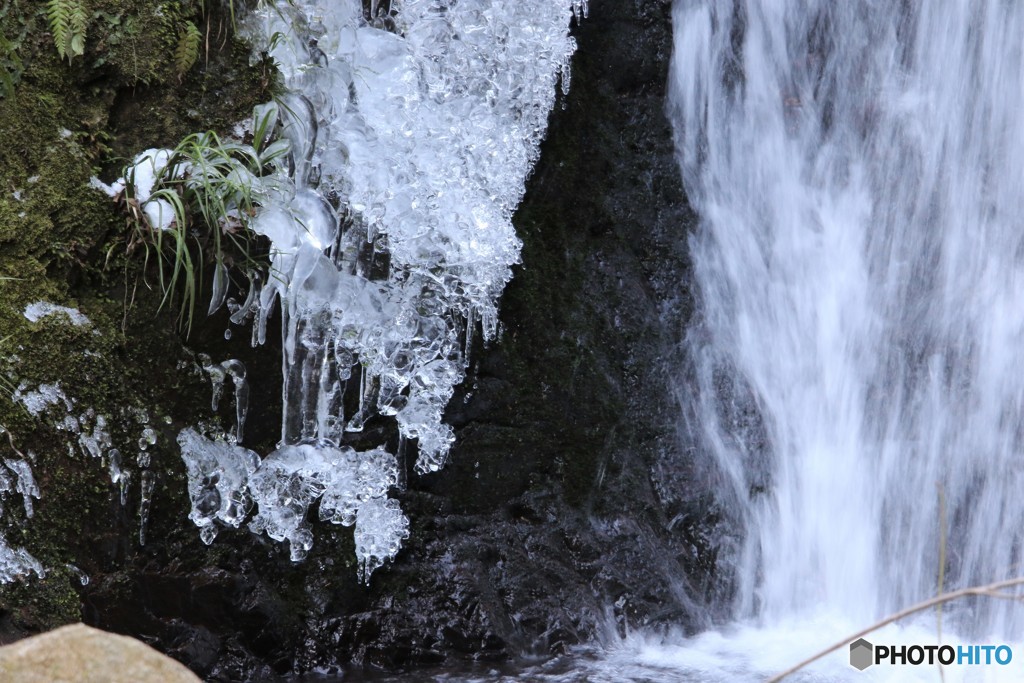 凍る滝