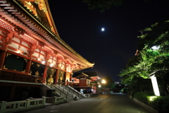 浅草　夜の浅草寺