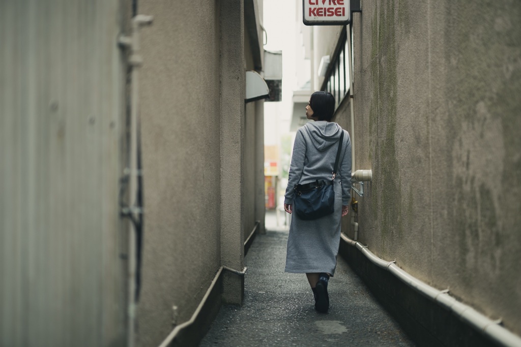 路地裏をゆく