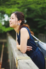 橋の上で