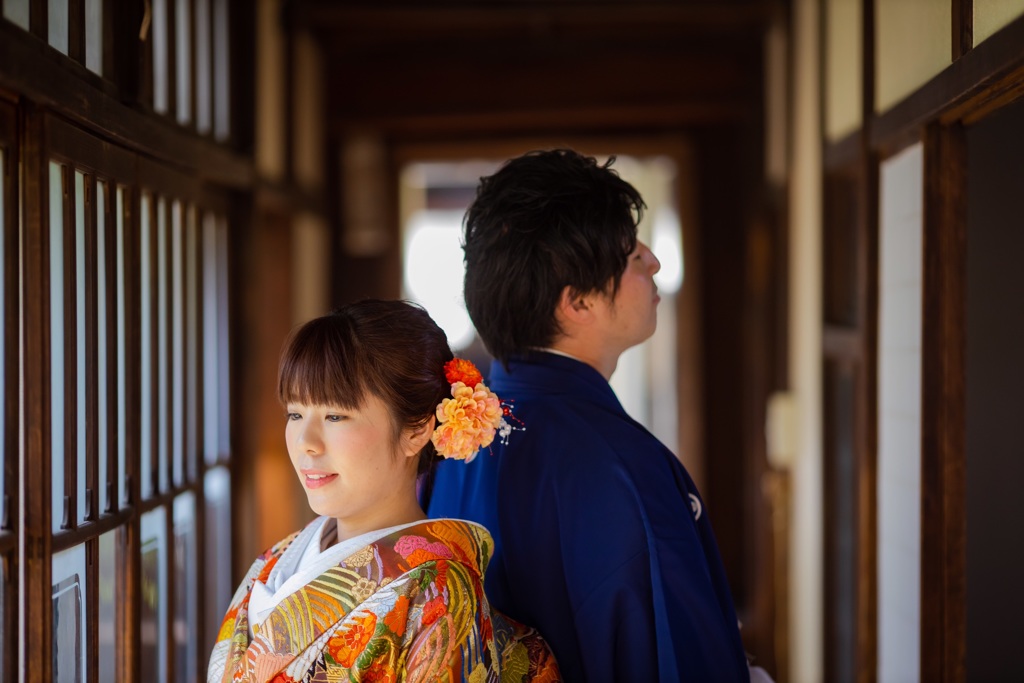 背中と背中で通じ合う
