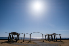 海の向こう。