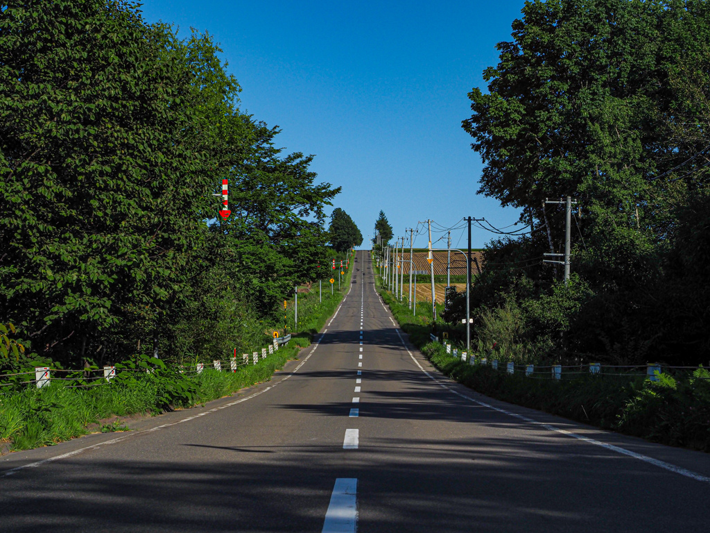 帯広付近の空まで伸びる道