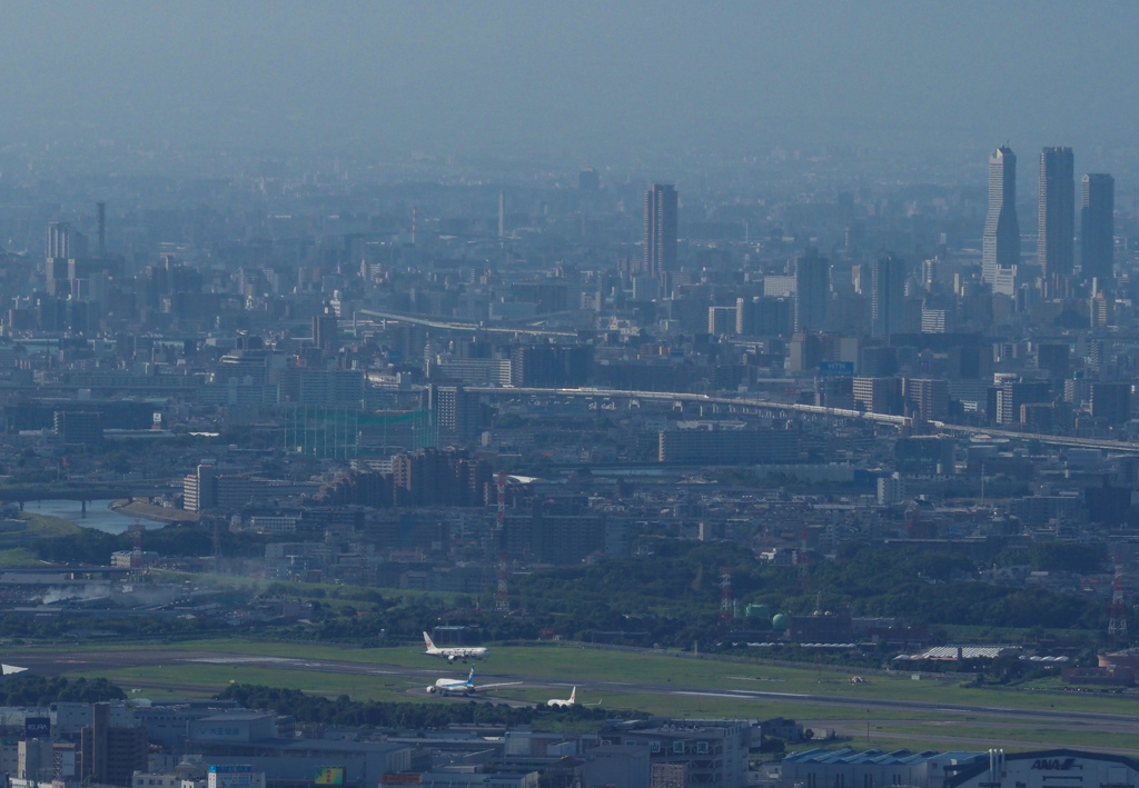 五月山からの大阪空港④　ANA787-9