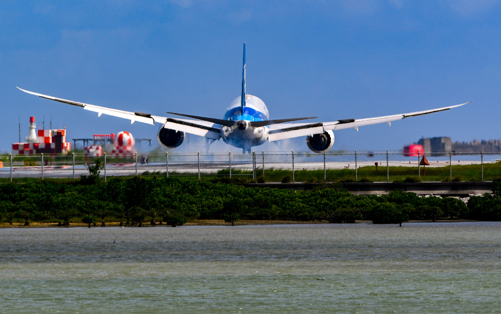 長島から那覇空港を望む③