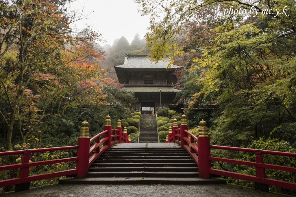 雨の雲巌寺