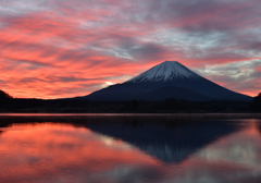 精進湖の朝焼