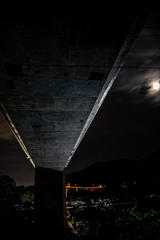 夜の岡谷高架橋