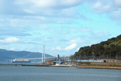 明石海峡大橋と鉄道の風景