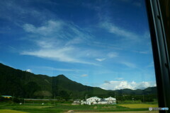 車窓　初秋の空