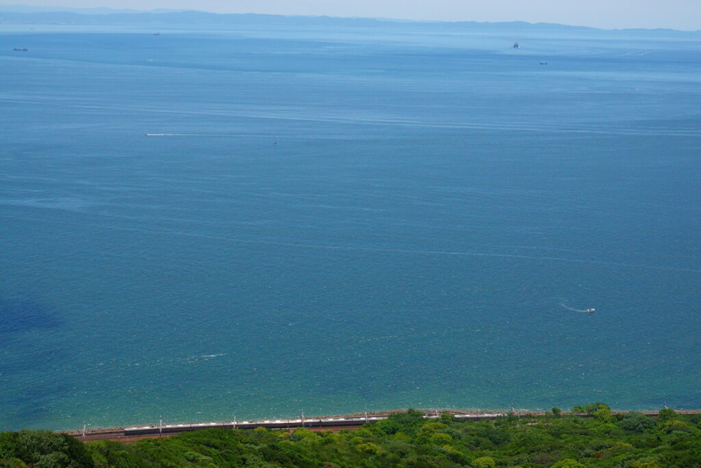 海岸線を走る（ｻﾌﾞﾀｲﾄﾙ  スマシオ俯瞰）