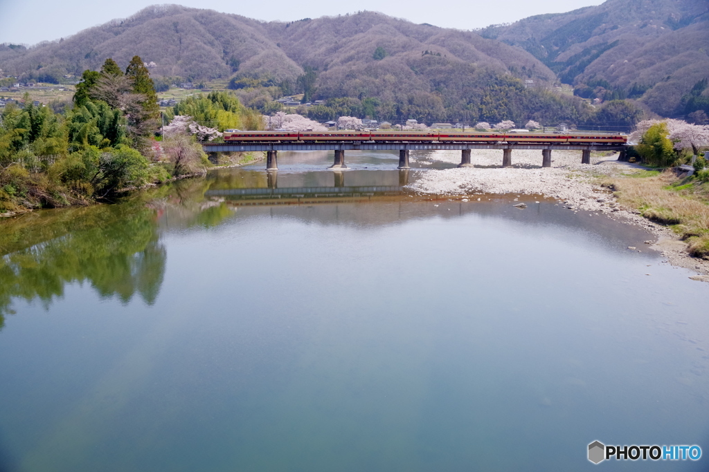 国鉄色やくも　高梁川を渡る