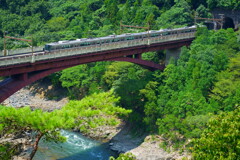 深緑の保津峡