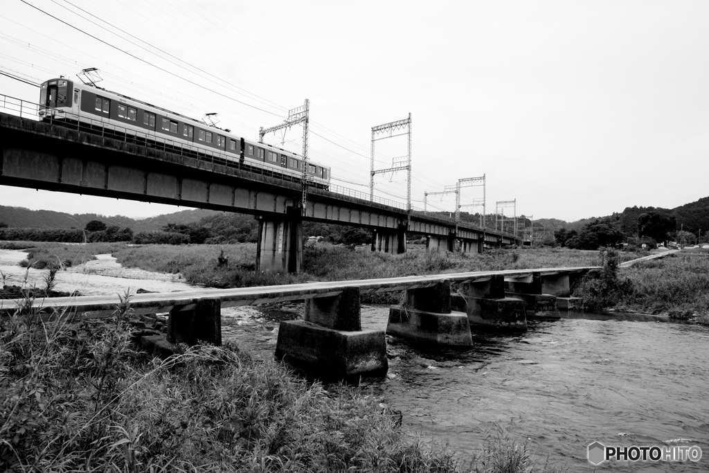 沈下橋のある鉄道風景　2