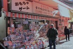 昭和の玩具が並ぶ店