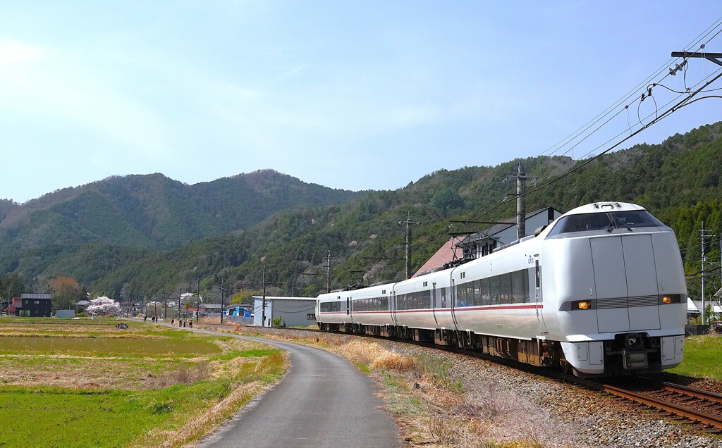 里山ハイカーと特急「こうのとり」
