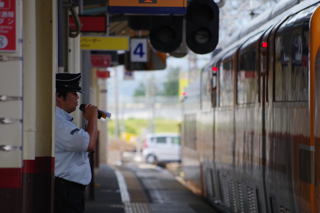 特急発車します