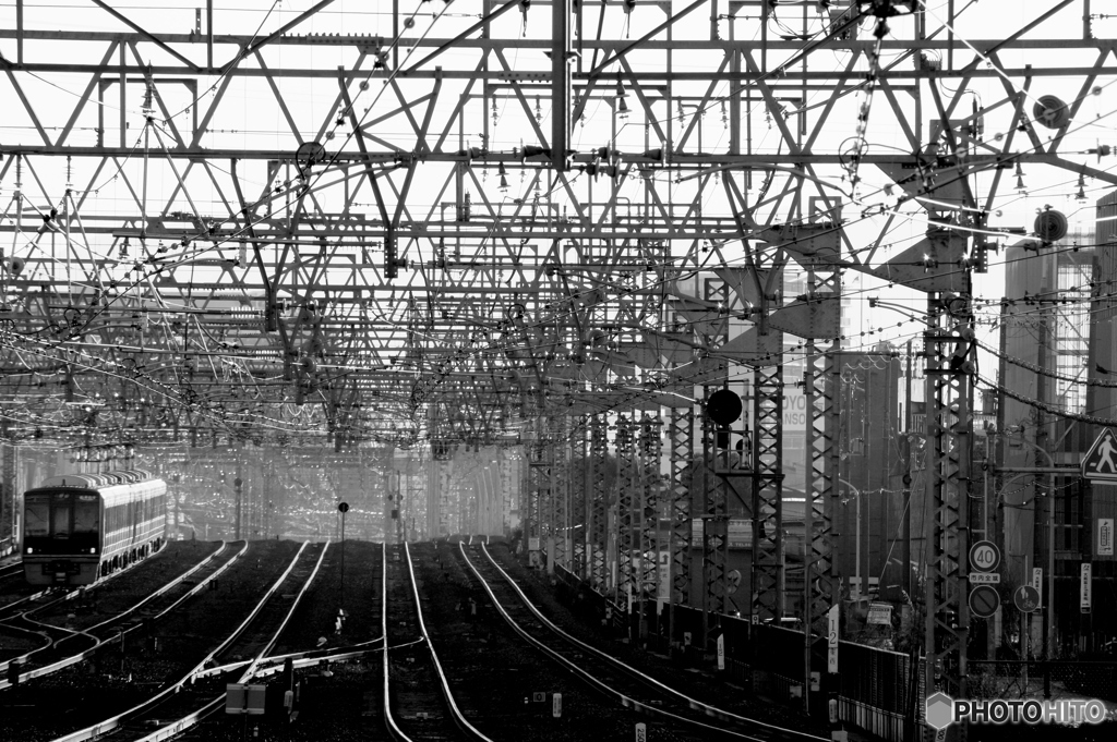 鉄の梁（朝・モノクロ）