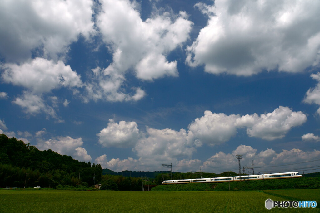 夏空とアーバンライナー